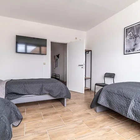 Workers F17 - Mit 3 Schlafzimmern Für 6 Personen *